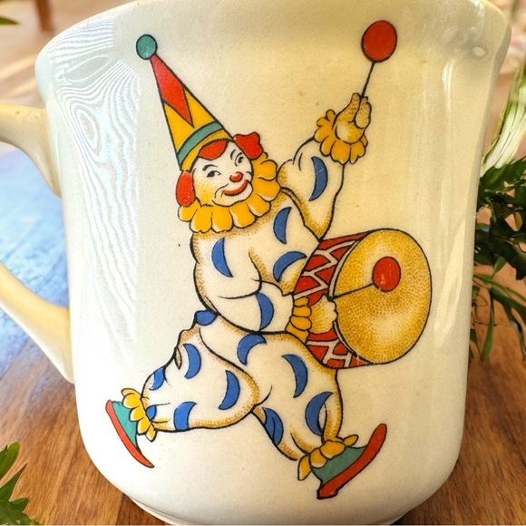 VINTAGE Circus-Themed Mug - Bear on Giraffe & Clown with Drum - Picture 4 of 11